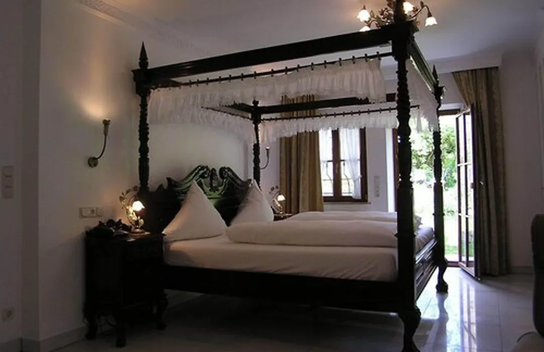 Burghotel-1